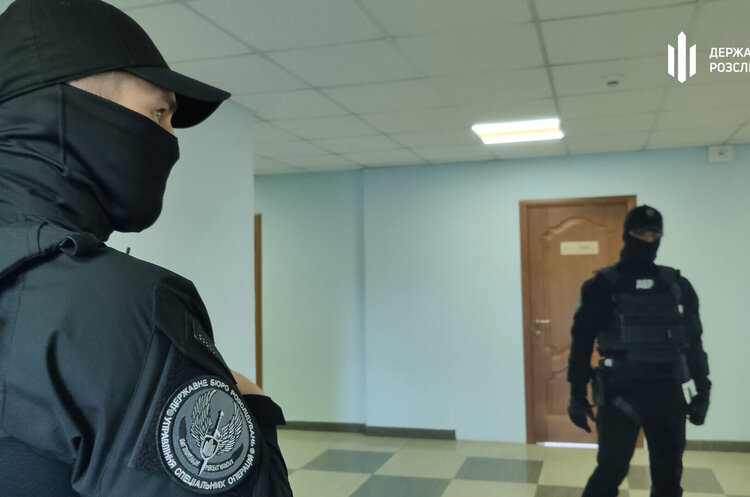 ДБР проводить обшук у керівництва київської податкової – ЗМІ ДБР проводить обшук у керівництва київської податкової – ЗМІ