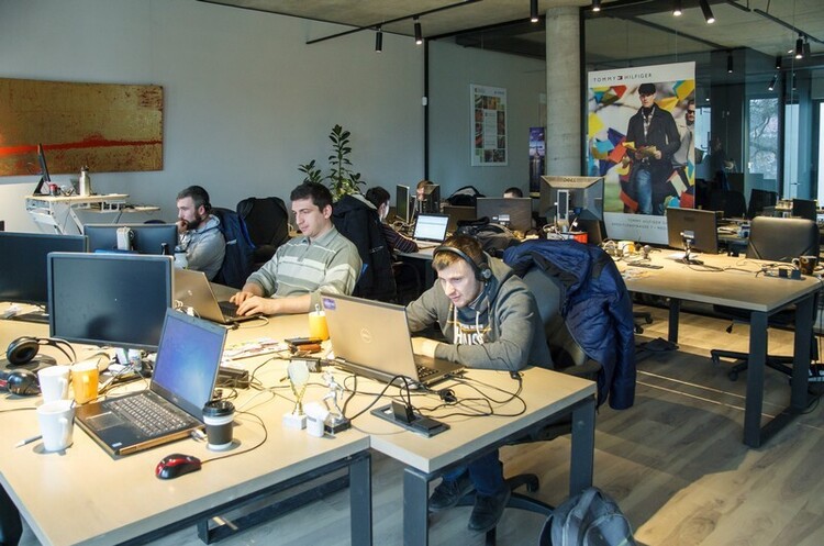Ілюстративне фото ІТ-компанія Astound Сommerce скорочує майже 15% штату в Україні