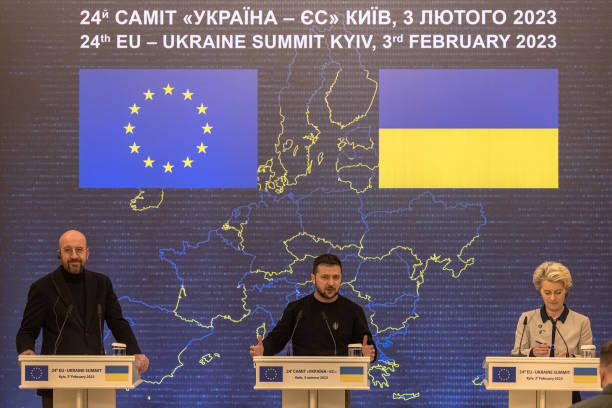 Зеленський, Мішель і фон дер Ляєн виступили зі спільною заявою за підсумками саміту Україна-ЄС Зеленський, Мішель і фон дер Ляєн виступили зі спільною заявою за підсумками саміту Україна-ЄС