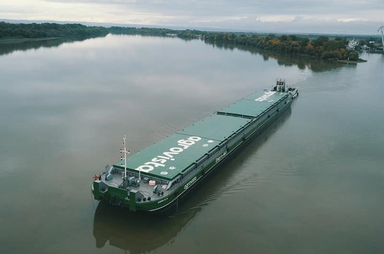 ОНОВЛЕНО: У порту Рені ледь не затонула румунська баржа з 860 тоннами української пшениці – ЗМІ