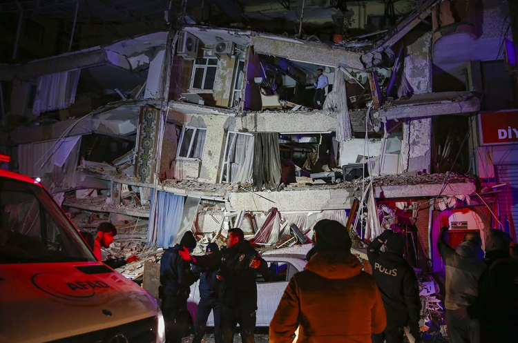 У Туреччині стався потужний землетрус, відомо про майже 1150 загиблих – CNN