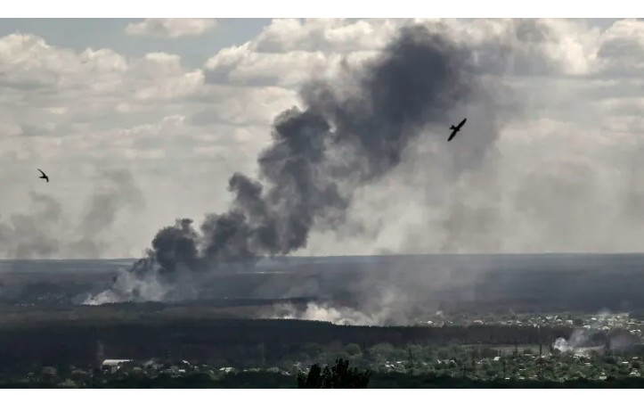 Russian troops burn Ukrainian books in the occupied Luhansk region