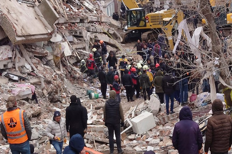 Посольство України в Туреччині розшукало 6 українців, які не виходили на зв'язок після землетрусу