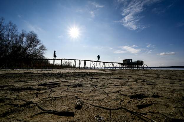 фото Getty Images Супутникові дані показали, що росіяни спускають воду з Каховського водосховища