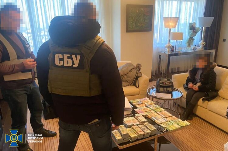 СБУ провела обшуки в екснардепа й російського олігарха у справі щодо мільярдних корупційних схем у «Надрах України» СБУ провела обшуки в екснардепа й російського олігарха у справі щодо мільярдних корупційних схем у «Надрах України»