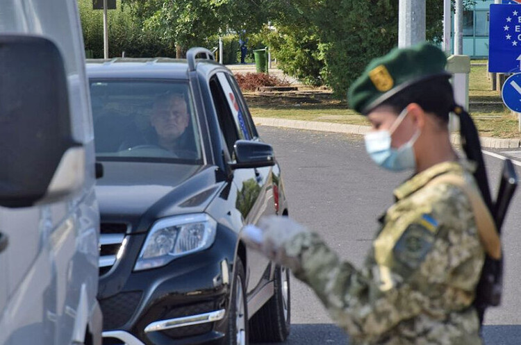 У Раді хочуть дозволити військовикам ввозити автівки з-за кордону без сплати ввізного мита – законопроєкт У Раді хочуть дозволити військовикам ввозити автівки з-за кордону без сплати ввізного мита – законопроєкт