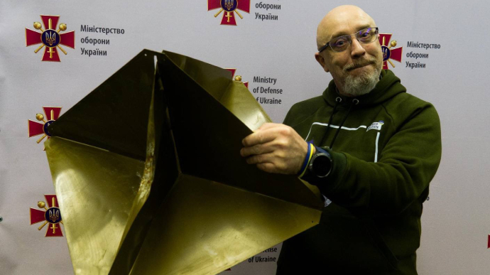 Міністр оборони України Олексій Резніков та російська куля з кутовими відбивачами Причиною закриття повітряного простору над Молдовою могли стати російські розвідувальні кулі – речник ЗСУ Ігнат