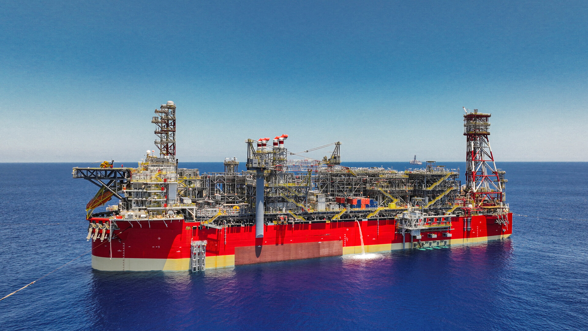Плавуча видобувна система (FPSO) Energean на газовому родовищі Кариш у Середземному морі Мойсей не схибив: Ізраїль починає продавати нафту власного видобутку. Як це вплине на енергоринок та до чого тут іранські дрони?