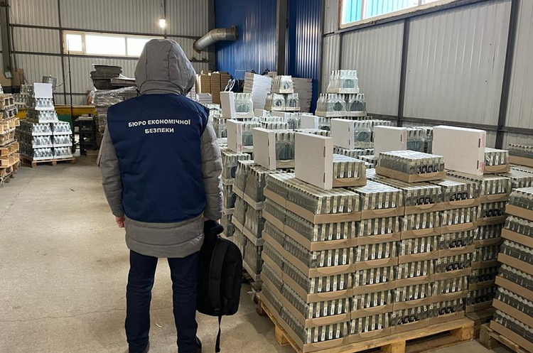 БЕБ викрило підпільне виробництво горілки на Кіровоградщині БЕБ викрило підпільне виробництво горілки на Кіровоградщині