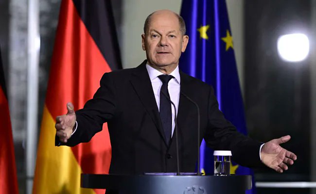 Канцлер Німеччини Олаф Шольц Працівниця фінінспекції в Німеччині спалила документи про отримання 20 млн євро від «Газпрому»