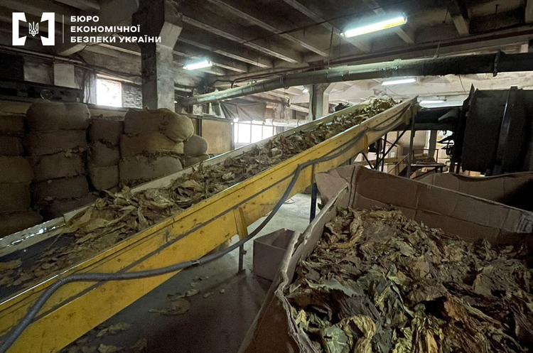 БЕБ проводить обшуки на тютюновій фабриці Львівщини БЕБ проводить обшуки на тютюновій фабриці Львівщини