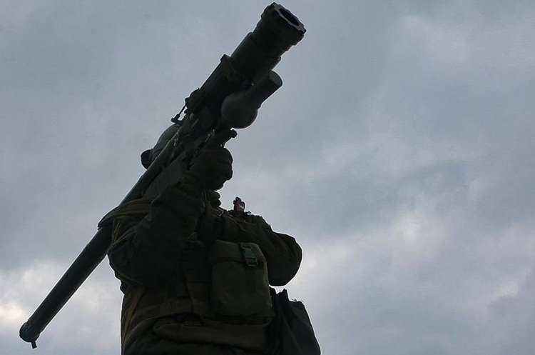 Нацгвардійці збили російський Су-25 в районі Бахмуту із ПЗРК Нацгвардійці збили російський Су-25 в районі Бахмуту із ПЗРК