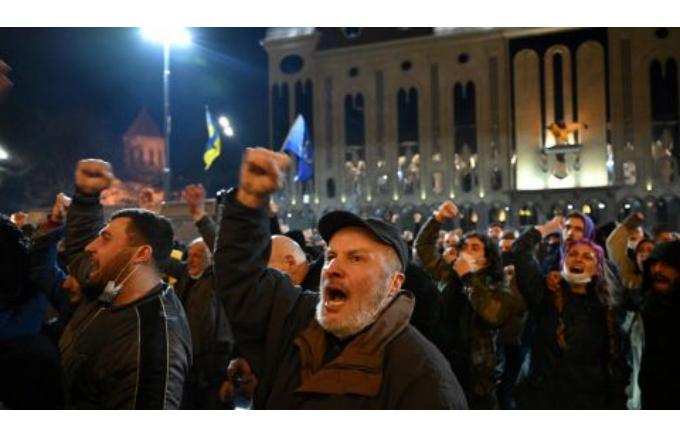 фото DR У Грузії звільнили всіх затриманих на акціях протесту після того, як люди знову вийшли на площу