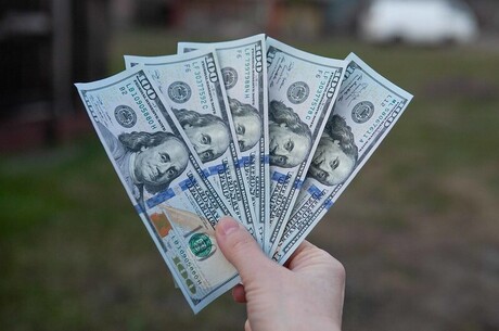 Курс валют в Украине близится к 37 грн/$. Почему укрепляется гривна и как долго это продлится