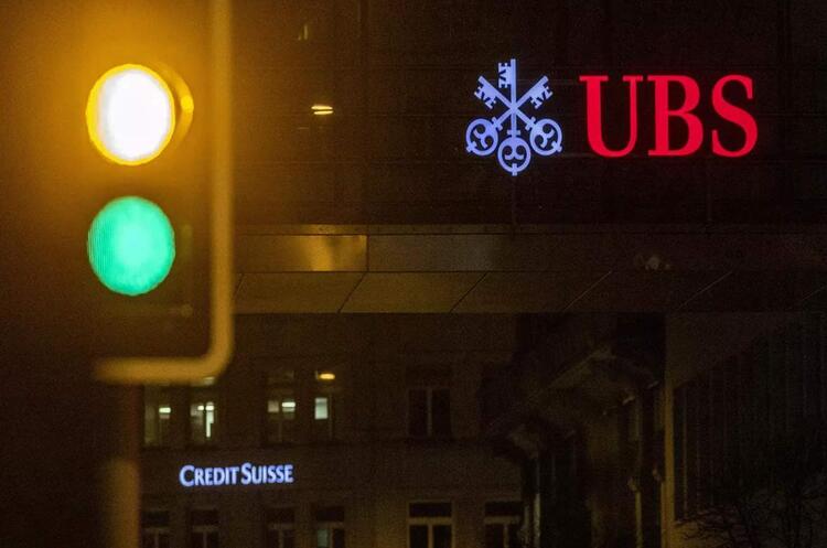 Найбільший банк Швейцарії оголосив про очищення своєї клієнтури від росіян під санкціями
