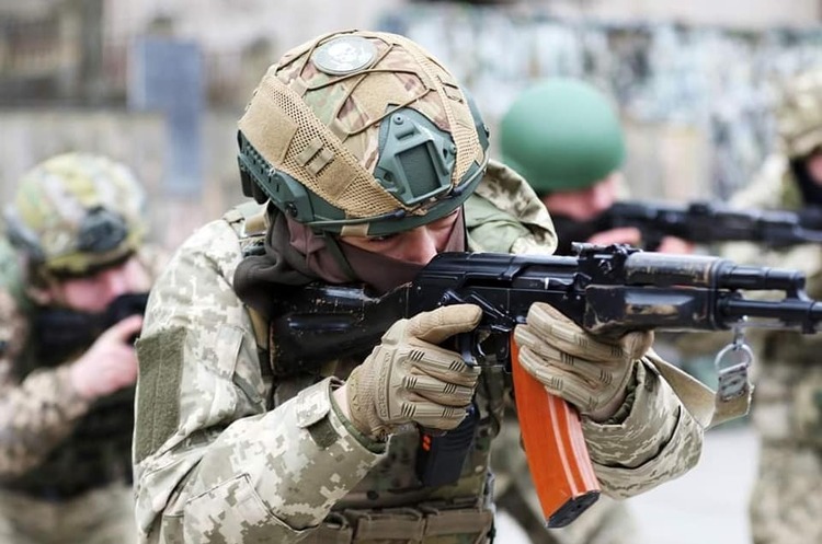 Генштаб ЗСУ: у Бахмуті тривають постійні позиційні бої Генштаб ЗСУ: у Бахмуті тривають постійні позиційні бої