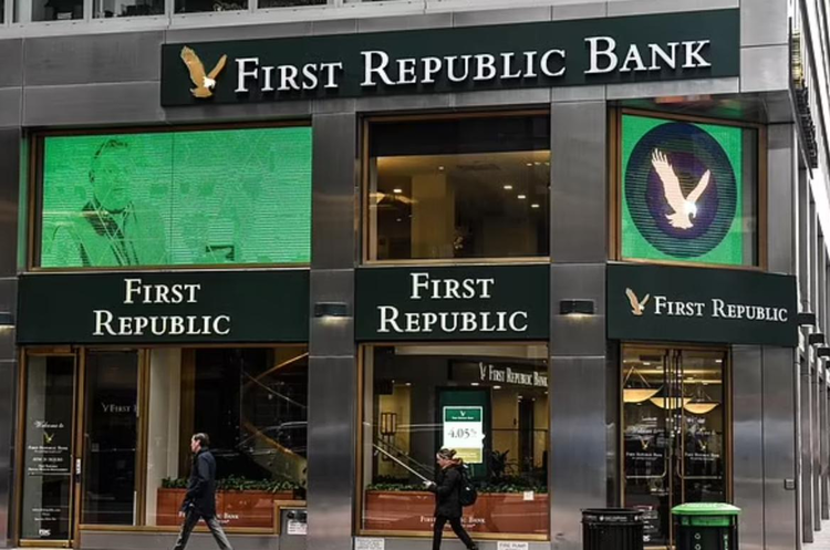 Глава JPMorgan веде переговори з найбільшими банками щодо порятунку First Republic Bank – ЗМІ Глава JPMorgan веде переговори з найбільшими банками щодо порятунку First Republic Bank – ЗМІ