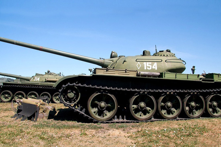 russia sends old 1940s T-54 and T-55 tanks to the front
