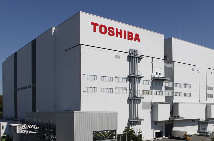 Toshiba погодила пропозицію про свій продаж за $15,3 млрд Toshiba погодила пропозицію про свій продаж за $15,3 млрд