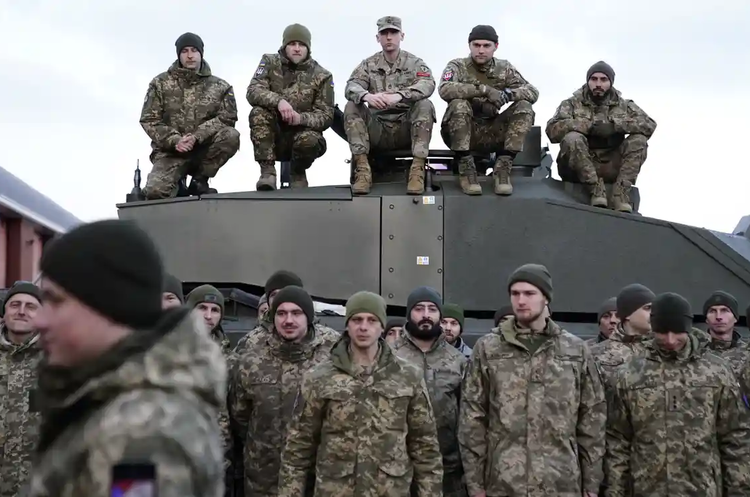 Українські військові завершили навчання у Великій Британії на танках Challenger 2 – The Guardian Українські військові завершили навчання у Великій Британії на танках Challenger 2 – The Guardian