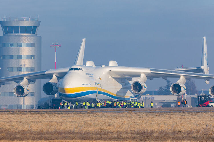 Ан-225 "Мрія" «Антонов» домовляється з авіакомпаніями та замовниками вантажних рейсів про допомогу у відновленні «Мрії»