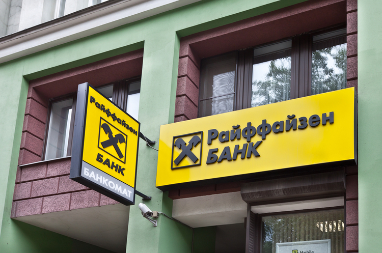 Raiffeisen Bank знову має намір піти з росії. Як банківську групу намагаються схилити до відмови від ринку рф