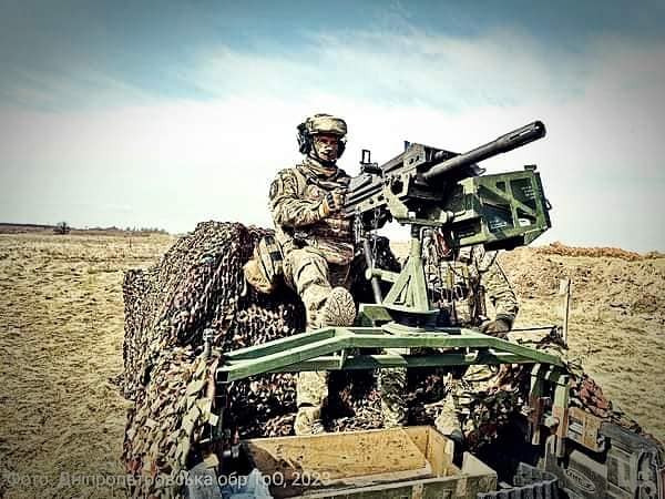 Генштаб підтвердив знищення ворожого Су-24М під Бахмутом Генштаб підтвердив знищення ворожого Су-24М під Бахмутом