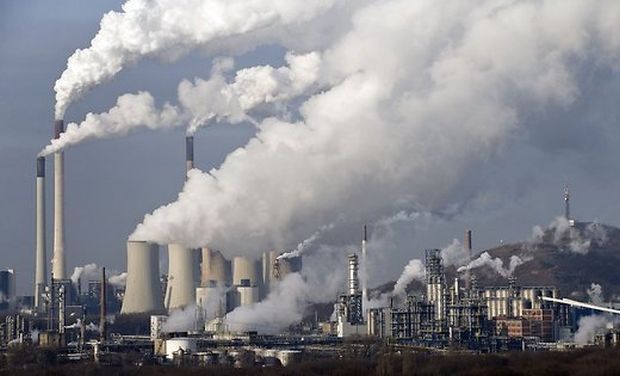 Кабмін зобов'язав промислові підприємства звітувати про викиди забруднювальних речовин