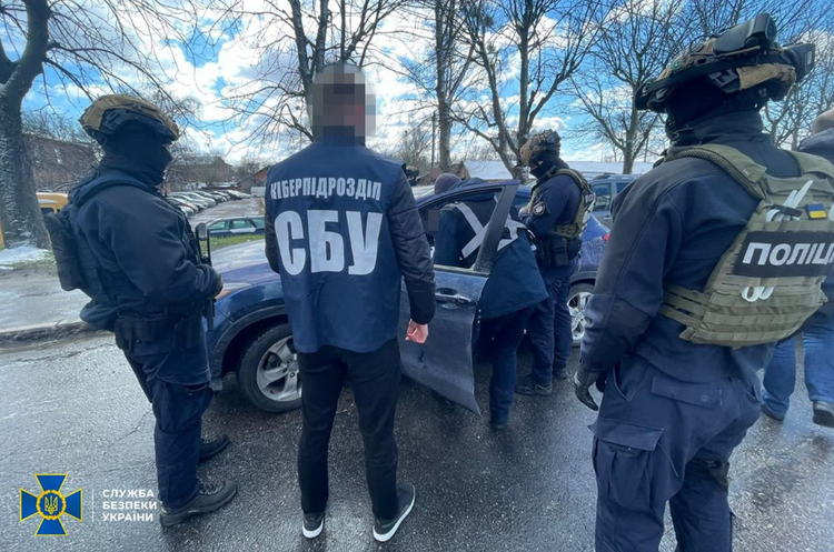 Кіберполіція викрила шахраїв, які ошукали громадян ЄС на 160 млн грн Кіберполіція викрила шахраїв, які ошукали громадян ЄС на 160 млн грн