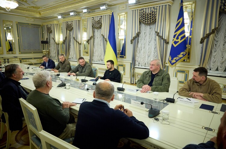 Зеленський закликав бізнес активно інвестувати в Україну на зустрічі з американською делегацією Зеленський закликав бізнес активно інвестувати в Україну на зустрічі з американською делегацією