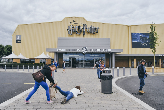 Warner Bros. може зняти серіал про Гаррі Поттера Warner Bros. може зняти серіал про Гаррі Поттера