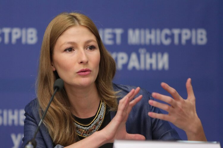 Еміне Джапарова Представниця МЗС України відвідає Індію, де обговорить надання Києву гуманітарної допомоги