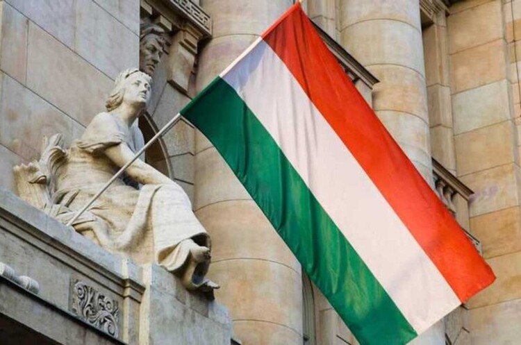 Угорщина посилює контроль за транзитом українського зерна Угорщина посилює контроль за транзитом українського зерна