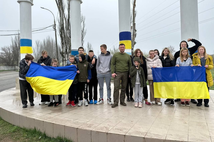 Україна повернула додому ще 24 дитини з Херсонщини Україна повернула додому ще 24 дитини з Херсонщини
