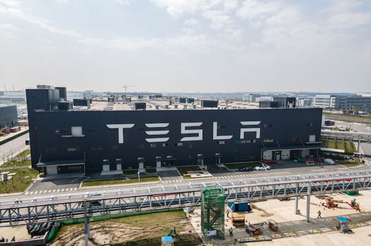 Tesla побудує в Шанхаї завод із виробництва акумуляторів Tesla побудує в Шанхаї завод із виробництва акумуляторів
