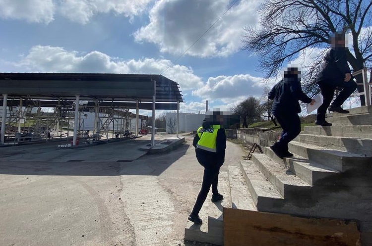 Поліція викрила підпільне виробництво пального на Київщині Поліція викрила підпільне виробництво пального на Київщині