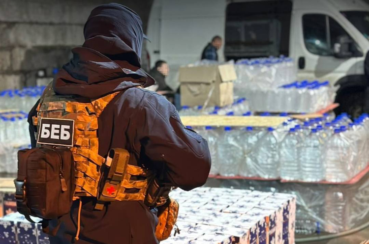 На Київщині викрили підпільний цех із виготовлення алкоголю На Київщині викрили підпільний цех із виготовлення алкоголю