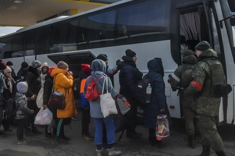 Окупанти проводять примусову «евакуацію» дітей з Енергодара Окупанти проводять примусову «евакуацію» дітей з Енергодара