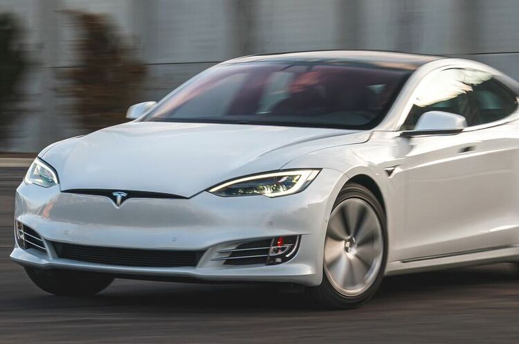 Tesla вшосте знизила ціни на електромобілі на американському ринку Tesla вшосте знизила ціни на електромобілі на американському ринку
