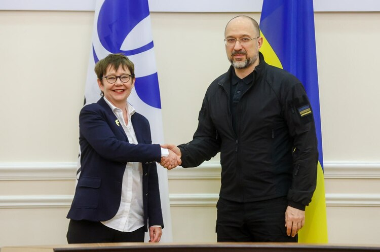 Президентка ЄБРР Оділь Рено-Бассо і прем'єр-міністр України Денис Шмигаль Запланований портфель підтримки ЄБРР на 2023 рік становитиме 1,5 млрд євро