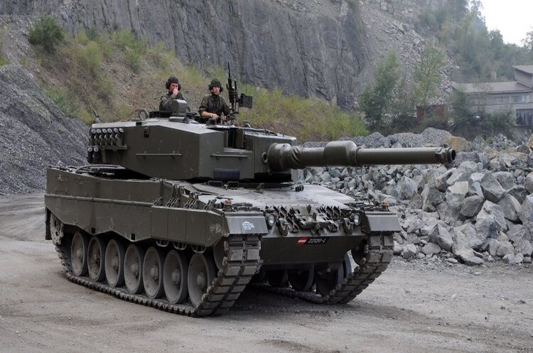 Танки Leopard 2 з Іспанії вже прямують до України Танки Leopard 2 з Іспанії вже прямують до України