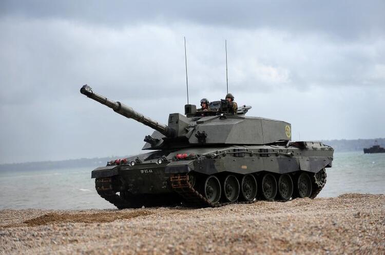Challenger 2 Міноборони Британії вже відправило в Україну «тисячі» снарядів зі збідненим ураном