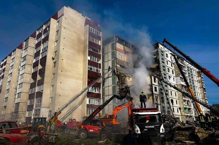 фото МВС Кількість убитих російською ракетою в Умані зросла до 10 осіб