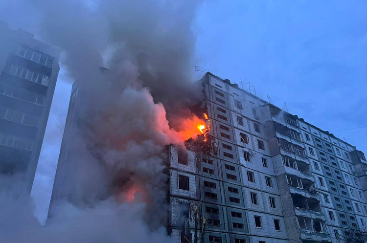 ОНОВЛЕНО: Унаслідок ракетного удару по багатоповерхівці в Умані загинули 20 людей ОНОВЛЕНО: Унаслідок ракетного удару по багатоповерхівці в Умані загинули 20 людей