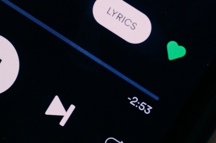 Spotify видалив десятки тисяч пісень, створених штучним інтелектом Spotify видалив десятки тисяч пісень, створених штучним інтелектом