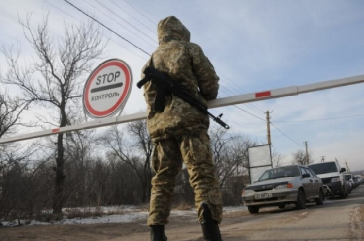 Під час тривалої комендантської години в Херсоні затримали коригувальників вогню, знайшли схрон зброї тощо Під час тривалої комендантської години в Херсоні затримали коригувальників вогню, знайшли схрон зброї тощо