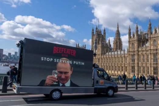 фото Ukraine Solidarity Project Pernod Ricard після протесту активістів припинила постачання алкоголю світових марок до росії