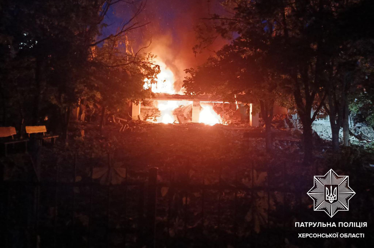 Загарбники атакували дроном-камікадзе освітній заклад у Херсоні Загарбники атакували дроном-камікадзе освітній заклад у Херсоні