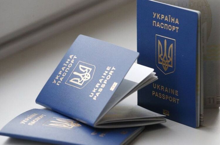 Кабмін додатково виділив МЗС майже 60 млн гривень на виготовлення біометричних паспортів за кордоном Кабмін додатково виділив МЗС майже 60 млн гривень на виготовлення біометричних паспортів за кордоном