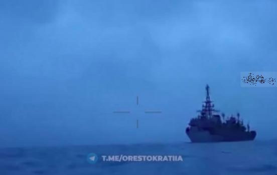 скріншот З’явилося відео, яке підтверджує, що один з безпілотних катерів доплив до російського корабля “Иван Хурс”